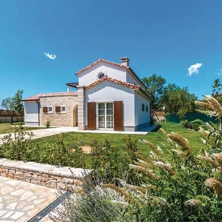 Wunderschoenes In Cukrici Mit Privatem Pool Vakantiehuis