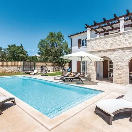 Dom wakacyjny Wunderschoenes In Cukrici Mit Privatem Pool