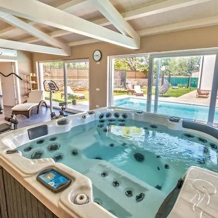 Wunderschoenes In Cukrici Mit Privatem Pool Holiday home